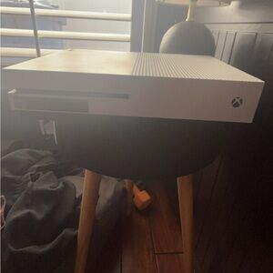 xbox 1s with games and controller
